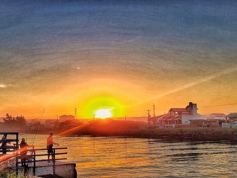Pôr do sol na orla de Torres